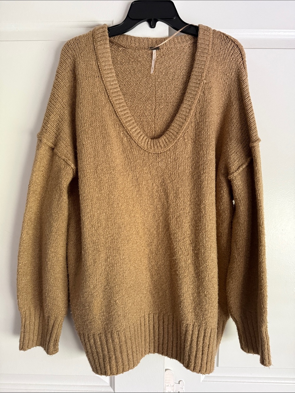 🤩 NWOT Free People Alli V-Neck Sweater – Camel / Tan – Oversized Chunky Knit